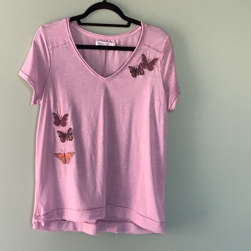 Soft Butterfly accent T-shirt Size M